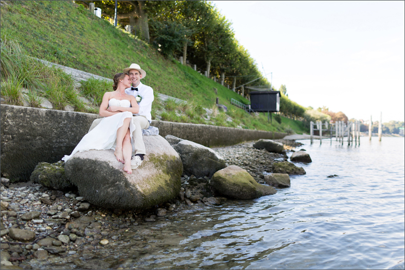 Hochzeit Fotoshooting Brautpaar am Rhein in Basel