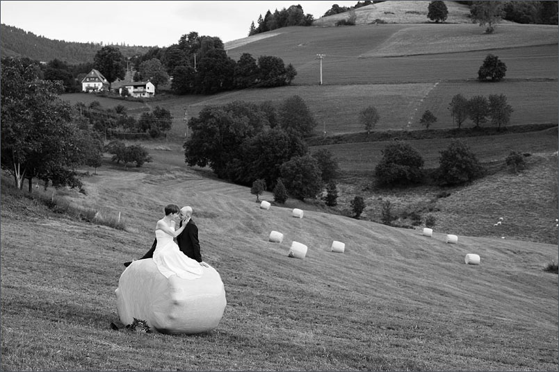 Hochzeitsfotograf Freiburg Brautpaar Fotoshooting in Horben. Fotografiert von Fotografin Soraya Häßler aus Rheinfelden