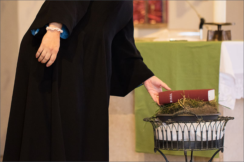 Natürliche Hochzeitreportage mit kirchlicher Trauung in Wolfwil. Fotografiert von Soraya Häßler aus Rheinfelden.