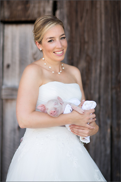 Natürliche Hochzeitreportage mit romantischen Brautpaar Fotoshooting in Wolfwil.Fotografiert von Soraya Häßler.