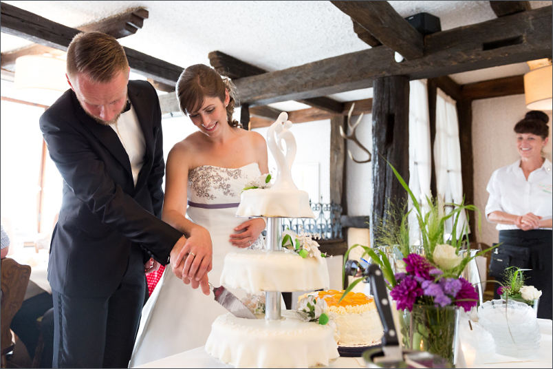 Restaurant Zum Fröhlichen Landmann in Hinterzarten mit Brautpaar - Hochzeitstorte