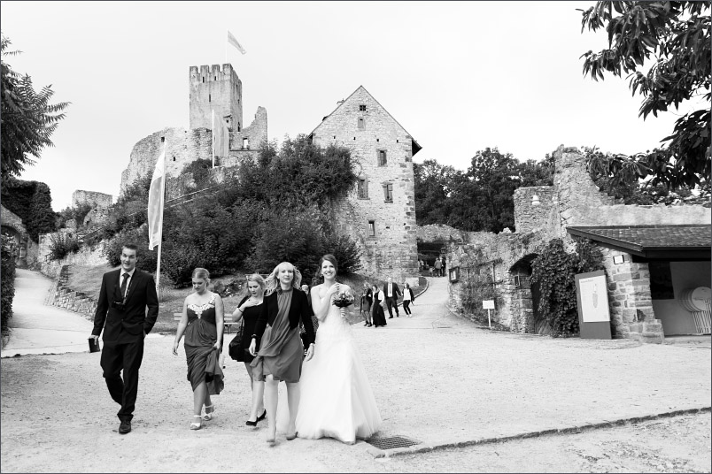 Standesamtliche Trauung auf Burg Rötteln. Hochzeit Lörrach fotografiert von Fotograf Soraya Häßler