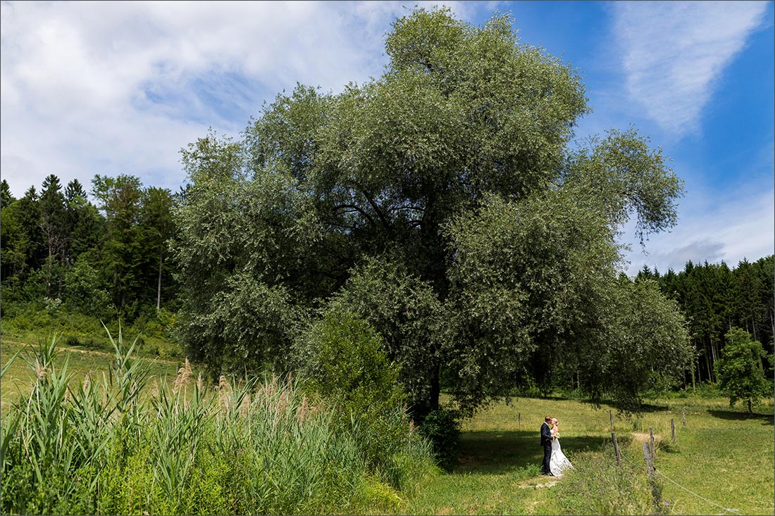 Natürliches Brautpaar Fotoshooting in Bad Schauenburg bei Liestal - Fotografin Soraya Häßler